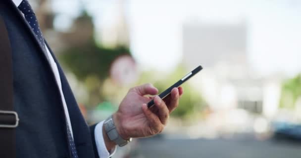 Відеозапис Невпізнаваного Бізнесмена Який Використовує Свій Мобільний Телефон Під Час — стокове відео
