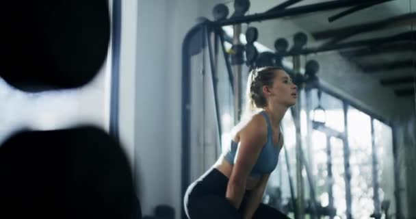 Video Footage Attractive Young Sportswoman Working Out Kettle Bell Gym — Αρχείο Βίντεο