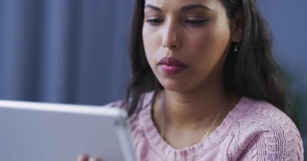 Video Footage Attractive Young Woman Looking Contemplatively Tablet While Sitting — Stock videók