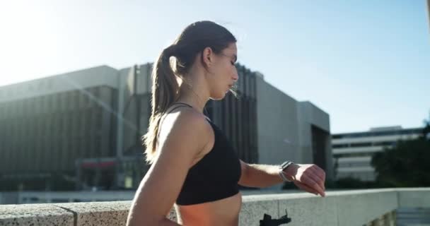 Video Footage Attractive Young Woman Taking Water Break While Out — Stock Video