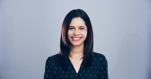 Video Footage Young Woman Showing Thumbs Grey Background — Video Stock