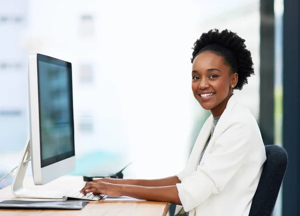 Cropped Portrait Attractive Young Businesswoman Smiling While Working Computer Modern — Stok Foto