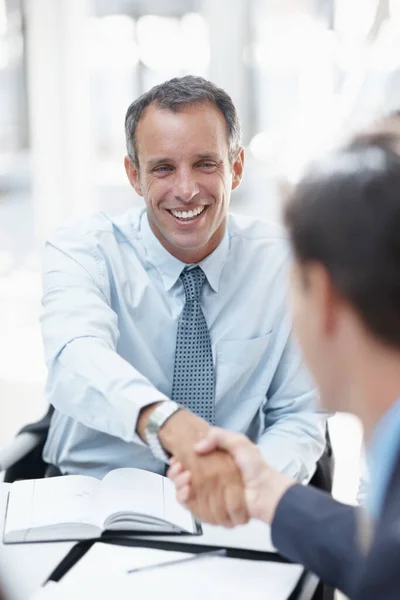 Two Businessmen Reaching Agreement — Stok fotoğraf