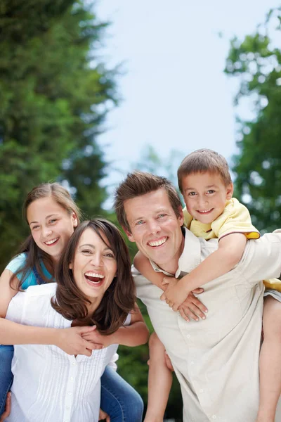 Portrait Excited Family Having Day Out Park Copyspace — Stockfoto