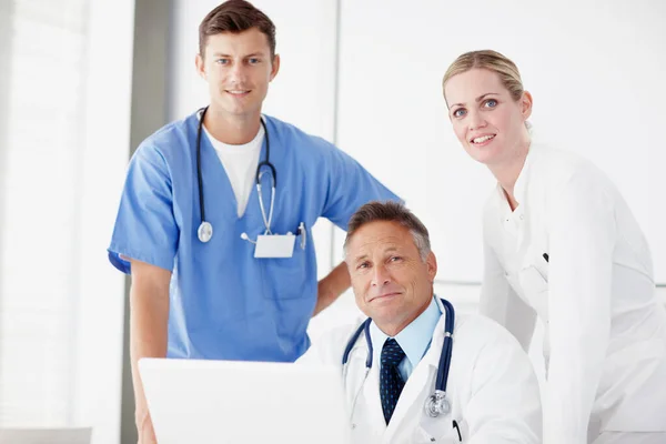 Portrait Three Medical Professionals Working Laptop Together — Stockfoto
