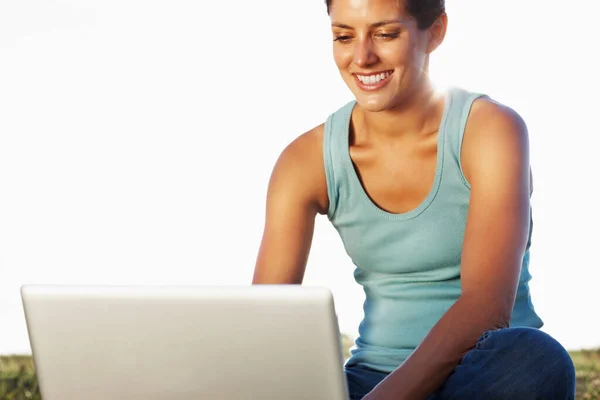 Pretty Young Girl Sitting Outdoors Laptop — Stock Photo, Image