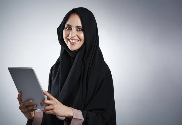 Cropped Portrait Attractive Young Businesswoman Using Her Tablet While Standing — Foto Stock