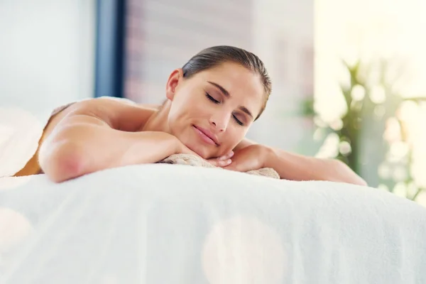 Beautiful Young Woman Lying Massage Table Day Spa — Stock Photo, Image