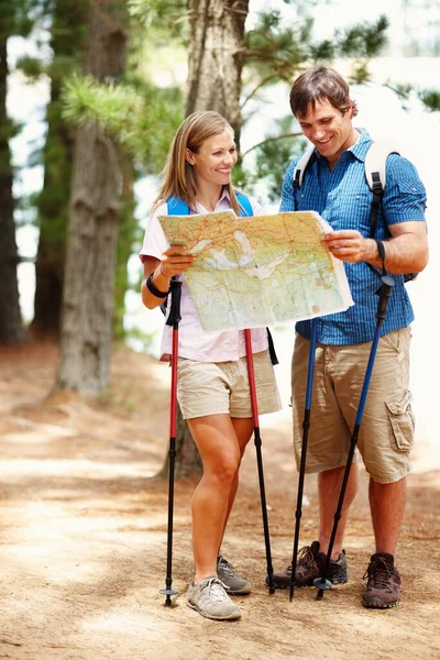 Full Length Happy Couple Taking Break Hiking Looking Out Directions — 图库照片