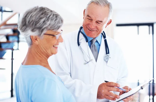 Smiling Mature Doctor Discussing Medical Report Happy Patient — Stockfoto