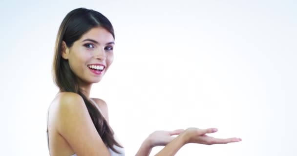 Video Footage Attractive Young Woman Holding Out Her Hands Advertise — Stockvideo