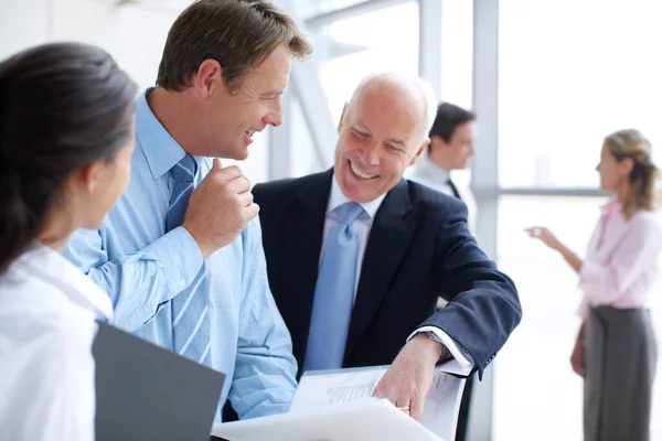 Positive Businesspeople Going Documents Together Informal Meeting — Stockfoto