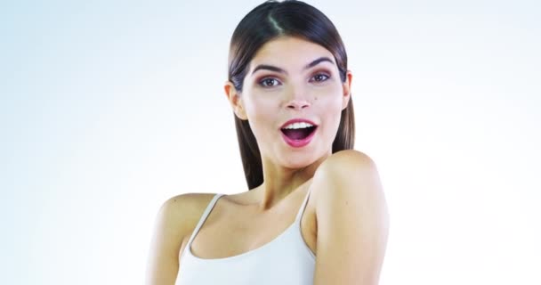 Video Footage Attractive Young Woman Looking Surprised White Background — Video Stock