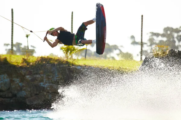 Young Man Kicks Waterspray His Wakeboard While Doing Jump Copyspace — Foto Stock