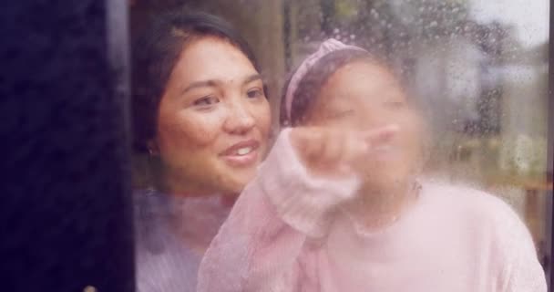 Child Bonding Blowing Drawing Heart Foggy Window Single Parent Mother — Vídeo de stock