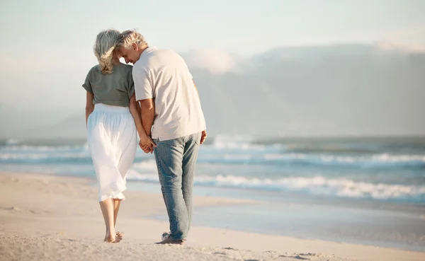 Back Senior Couple Walking Beach Together Senior Couple Holding Hands — Stok fotoğraf