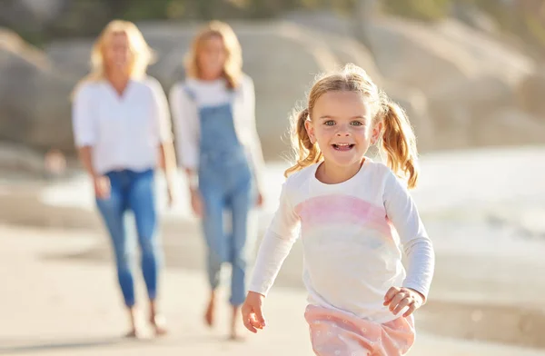 Portrait Adorable Little Girl Running Smiling Beach Summer Cute Little — Stok fotoğraf