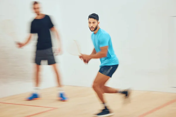 Doi Jucători Squash Atletic Joacă Joc Teren Copyspace Potrivesc Activ — Fotografie, imagine de stoc