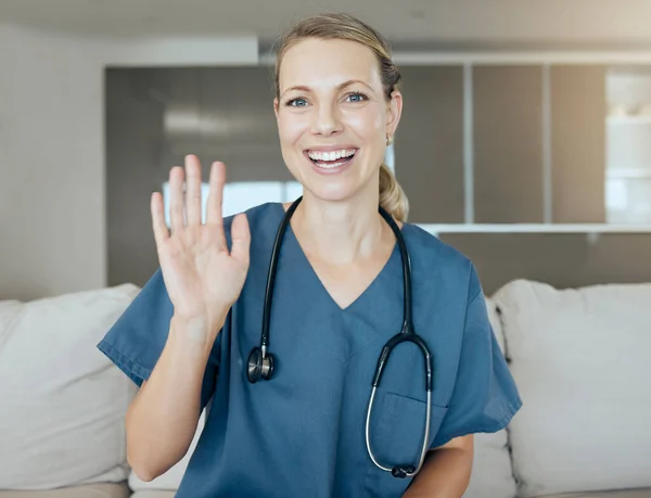 Beautiful Young Doctor Looking Happy Friendly While Waiting Sofa Work —  Fotos de Stock