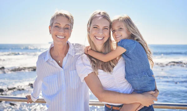 Portrait Female Family Members Posing Together Beach Sunny Day Grandmother — Zdjęcie stockowe