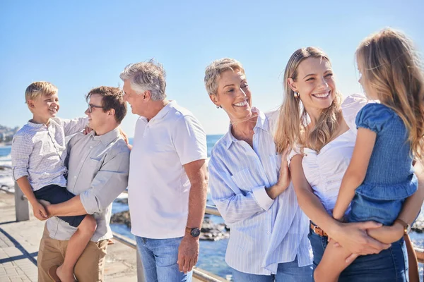 Close Happy Caucasian Multi Generation Family Standing Together Seaside Promenade — Zdjęcie stockowe
