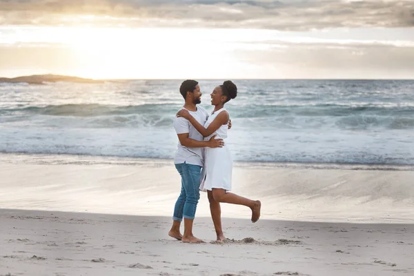 Playful African American Couple Spending Day Sea Together Carefree Boyfriend – stockfoto