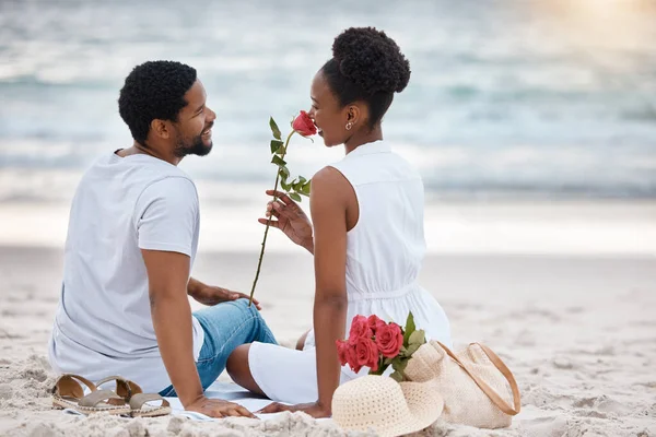 African American Couple Spending Day Sea Together Content Girlfriend Smelling — ストック写真