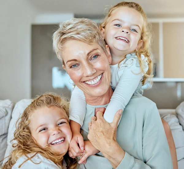 Portrait Multi Generation Family Three Females Only Relaxing Sofa Together — Stock Photo, Image