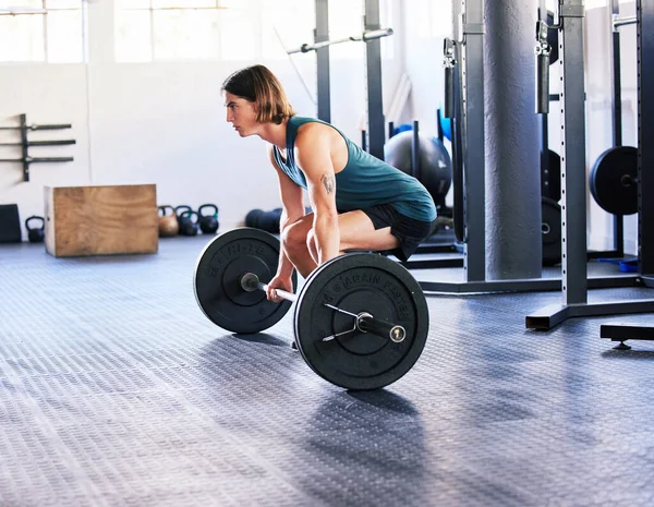 One Fit Young Caucasian Man Doing Deadlifts Barbell While Training — Stockfoto