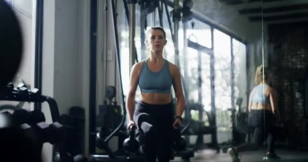 Video Footage Attractive Young Sportswoman Working Out Kettle Bells Gym — Αρχείο Βίντεο