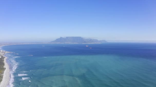 Imágenes Video Del Océano Con Table Mountain Horizonte — Vídeo de stock