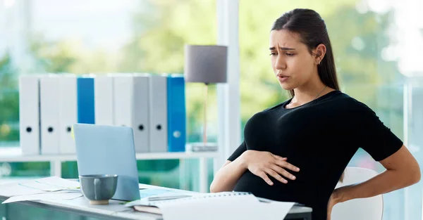 Pregnant Businesswoman Experiencing Pain While Working Office — Stock Photo, Image