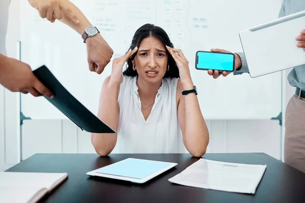 Portrait Young Businesswoman Looking Stressed Out While Working Demanding Office — Φωτογραφία Αρχείου