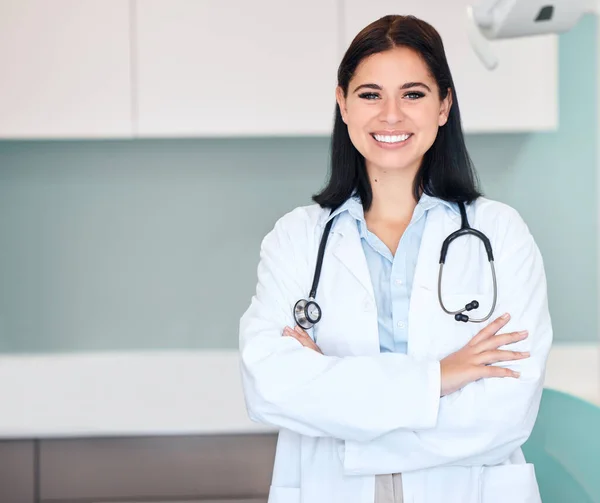 Confident Young Female Dentist Standing Alone Her Arms Crossed Medical — ストック写真