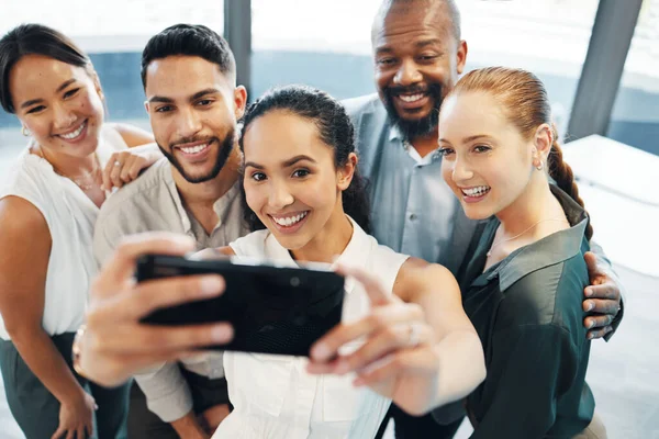 Diverse Group Businesspeople Standing Together Office Taking Selfies Cellphone — Fotografia de Stock