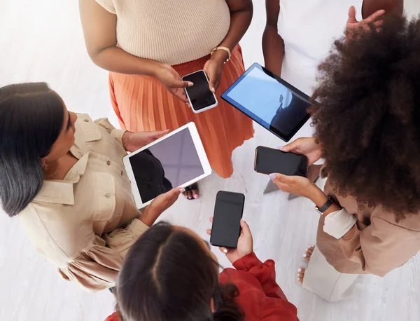 View Diverse Group Unknown Ambitious Businesswomen Huddled Together Using Technology — Stockfoto