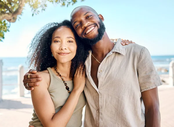 Young Couple Standing Together Bonding — Stok Foto