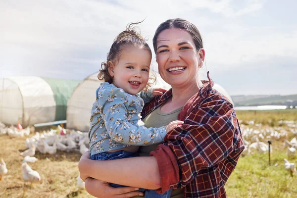 Woman Bonding Her Daughter Poultry Farm — Stock Fotó
