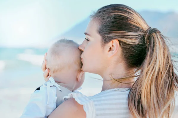 Young Mother Bonding Her Baby Boy Beach — Stock Photo, Image