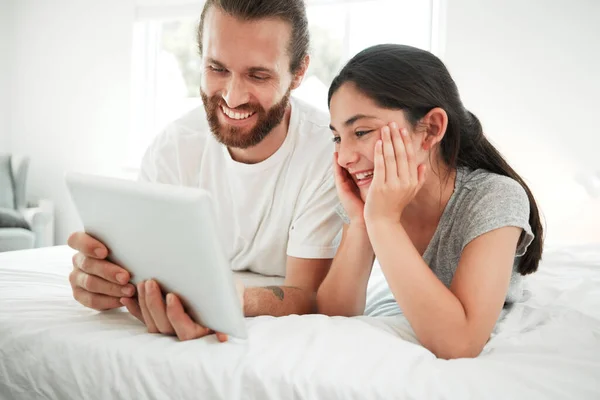 Happy Caucasian Father Daughter Holding Digital Tablet While Lying Together — Stockfoto