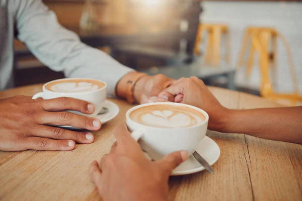 Close Young Couple Love Holding Hands Two Cups Coffee Table — Stock Photo, Image