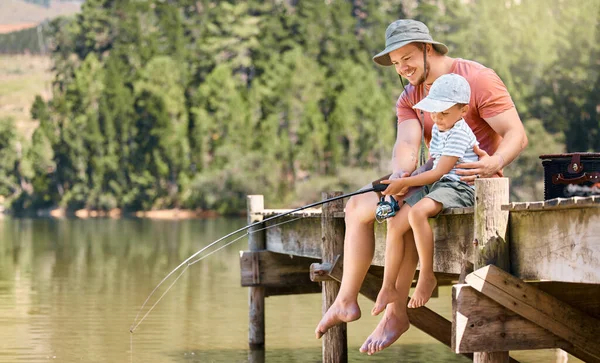 Little Boy Fishing His Father Lake Forest — Φωτογραφία Αρχείου