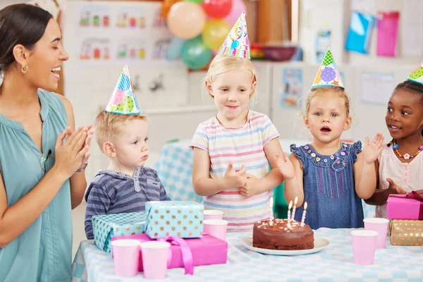 Preschool Children Celebrating Birthday Class — Fotografia de Stock