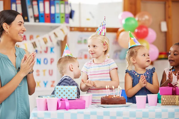 Preschool Children Celebrating Birthday Class — Fotografia de Stock