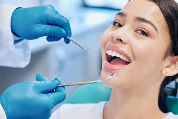 Young Woman Getting Her Teeth Done — Fotografia de Stock
