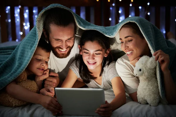Happy Caucasian Family Two Children Using Digital Tablet Lying Blanket — Φωτογραφία Αρχείου