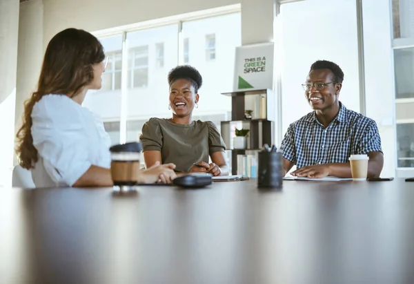 Three Young Happy Businesspeople Having Meeting While Sitting Table Work — Φωτογραφία Αρχείου