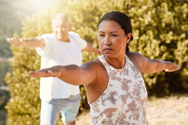 Seniors Living Healthy Lifestyle Exercising Outdoors Senior Couple Standing Warrior — Fotografia de Stock