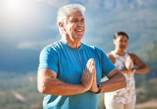 Senior Man Meditating Joined Hands Closed Eyes Breathing Deeply Mature — Stockfoto