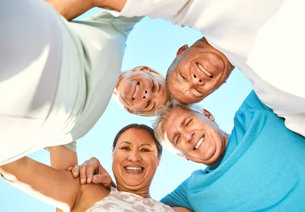 Portrait View Group Senior Friends Standing Together Huddle Smiling Active — Stok fotoğraf
